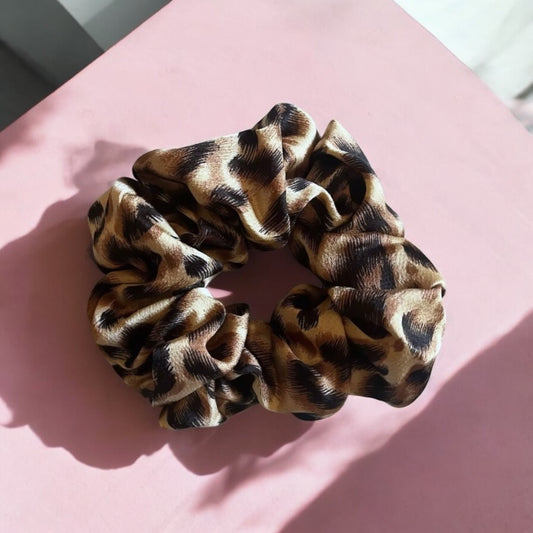 Leopard baddie scrunchie